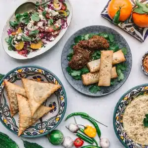 Vegetarisk frokostordning med valg af det grønne køkken. Det får du hos Send Flere Krydderier