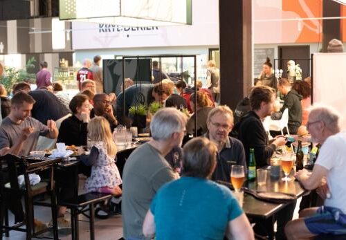 Fællesspisning i Nørrebrohalen